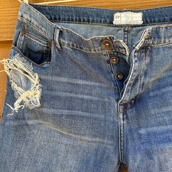 Free People Blue Denim Straight Cropped Boyfriend Style Jeans Size 30 - Picture 4 of 13